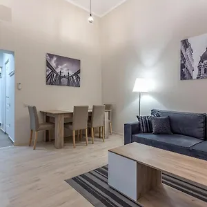 Goldcentral Akacfa-next To Mazel Tov-brilliant Location Будапешт