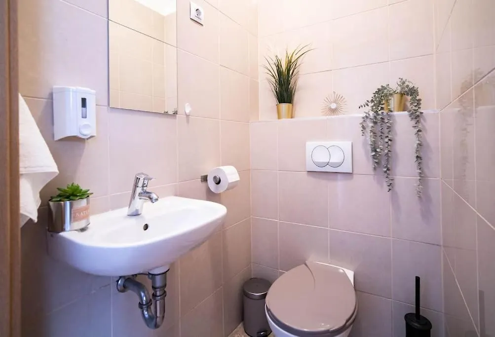 Free Parking! Soho Budapest 304, 4 Ppl, Ac, Fast Wifi, Smart Tv 0*,