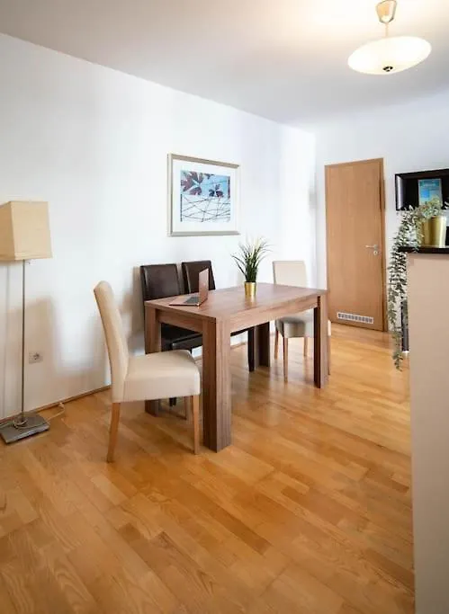 Free Parking! Soho Budapest 304, 4 Ppl, Ac, Fast Wifi, Smart Tv