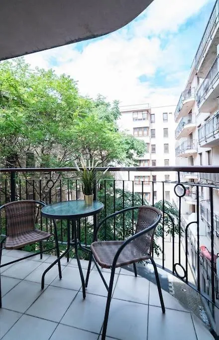 Free Parking! Soho Budapest 304, 4 Ppl, Ac, Fast Wifi, Smart Tv 0*,  Hungary