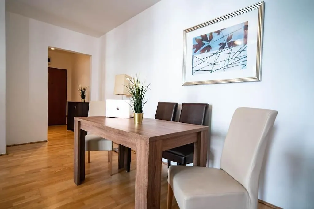 Free Parking! Soho Budapest 304, 4 Ppl, Ac, Fast Wifi, Smart Tv 0*,